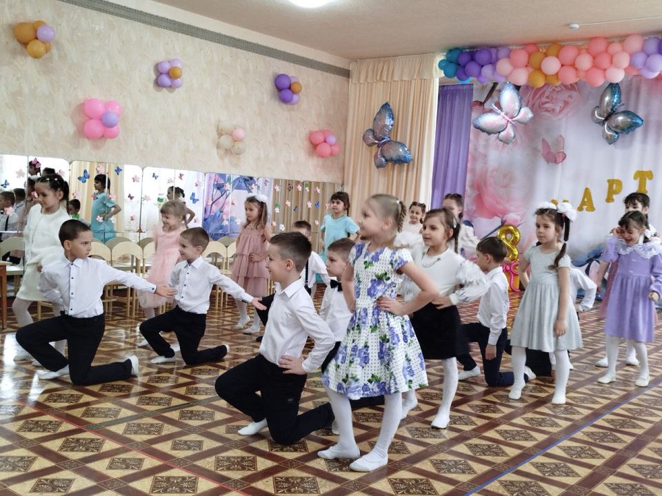 Игорь Мартынов: Праздничный утренник в дошкольном образовательном учреждении к Международному женскому дню 8 Марта Игорь Мартынов: Праздничный утренник в дошкольном образовательном учреждении к Международному женскому дню 8 Марта
