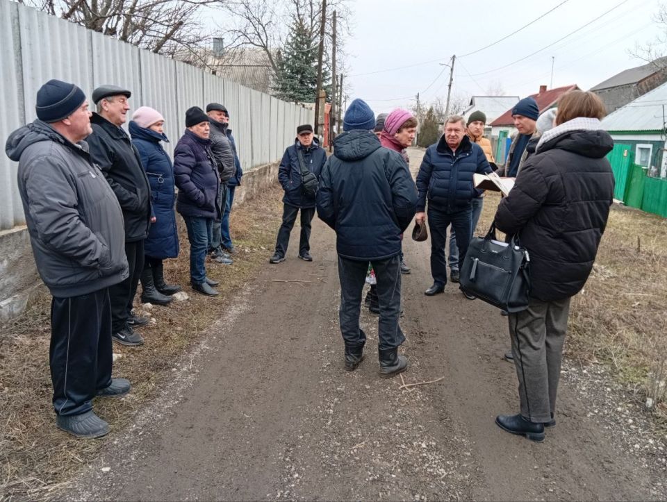 Валентин Левченко: Совместно с депутатом Донецкого городского совета фракции Единой России Сергеем Скидановым, провели встречу с жителями ул.Зои Космодемьянской микрорайона "Гладковка" Валентин Левченко: Совместно с депутатом Донецкого городского совета фракции Единой России Сергеем Скидановым, провели встречу с жителями ул.Зои Космодемьянской микрорайона "Гладковка"