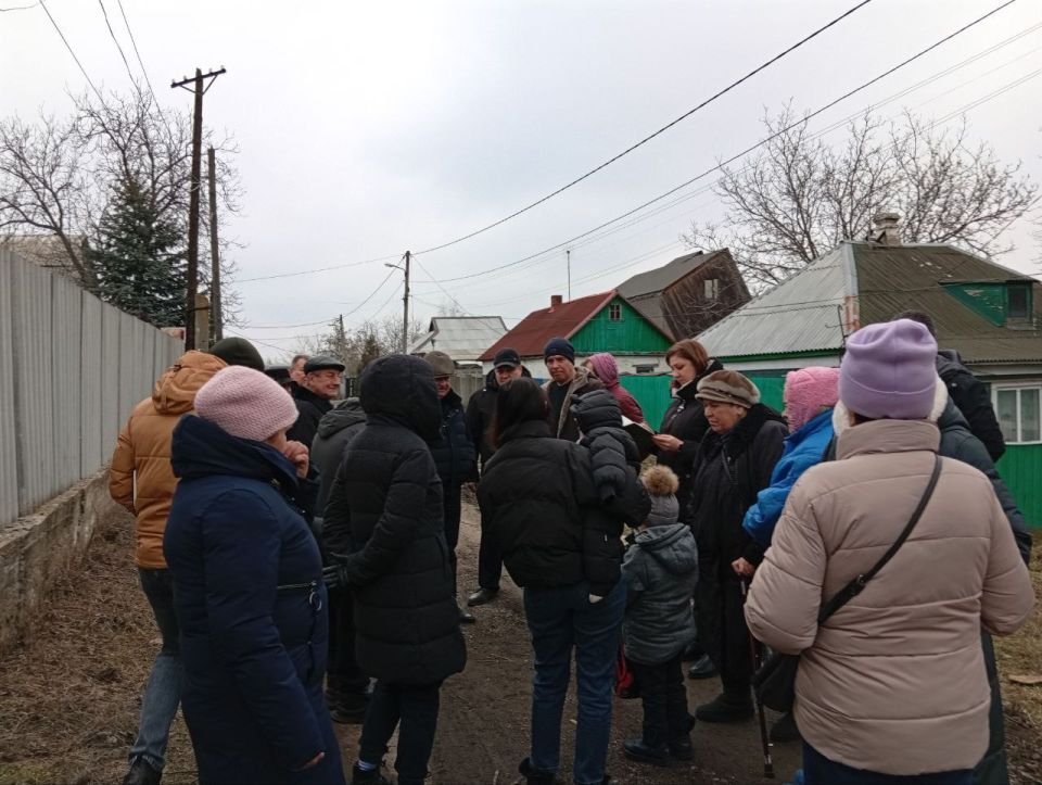 Валентин Левченко: Совместно с депутатом Донецкого городского совета фракции Единой России Сергеем Скидановым, провели встречу с жителями ул.Зои Космодемьянской микрорайона "Гладковка" Валентин Левченко: Совместно с депутатом Донецкого городского совета фракции Единой России Сергеем Скидановым, провели встречу с жителями ул.Зои Космодемьянской микрорайона "Гладковка"
