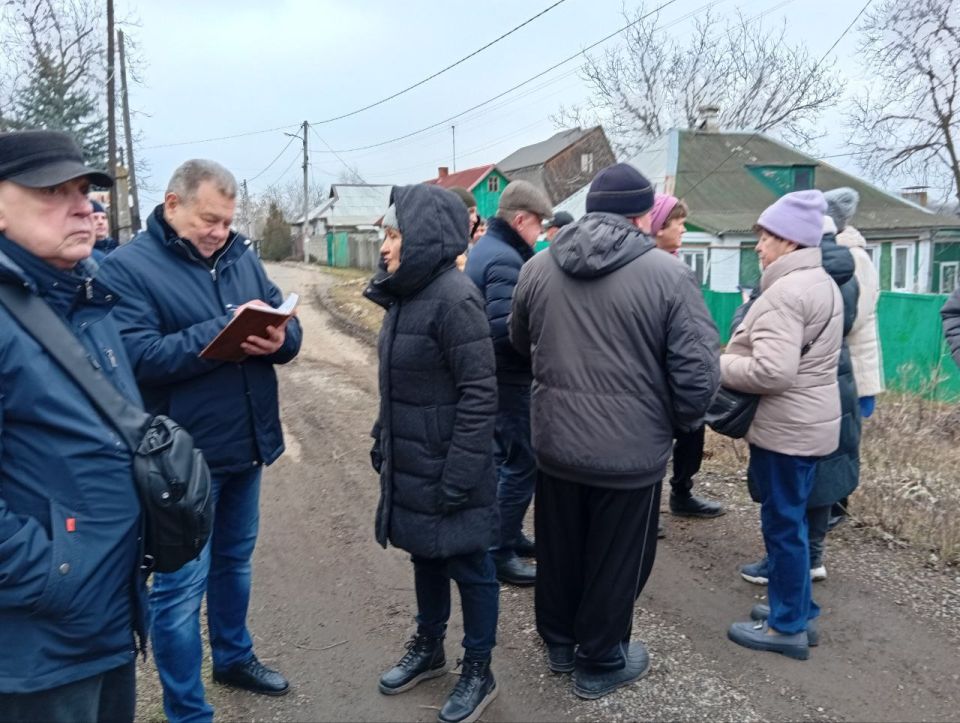 Валентин Левченко: Совместно с депутатом Донецкого городского совета фракции Единой России Сергеем Скидановым, провели встречу с жителями ул.Зои Космодемьянской микрорайона "Гладковка" Валентин Левченко: Совместно с депутатом Донецкого городского совета фракции Единой России Сергеем Скидановым, провели встречу с жителями ул.Зои Космодемьянской микрорайона "Гладковка"
