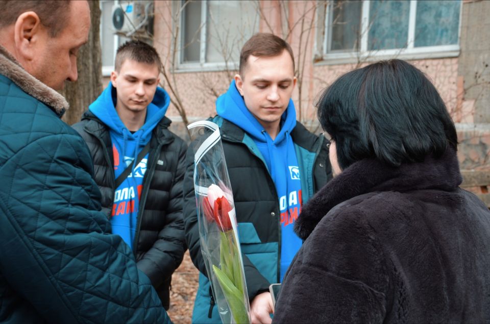 Отдаём низкий поклон матерям Героев Отдаём низкий поклон матерям Героев