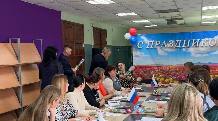 В преддверии Международного женского дня, в рамках партийного проекта "Крепкая семья" в посёлке Мангуш состоялась встреча Секретаря местного отделения партии "Единая Россия" Бориса Владимировича Тримы с многодетными семьями В преддверии Международного женского дня, в рамках партийного проекта "Крепкая семья" в посёлке Мангуш состоялась встреча Секретаря местного отделения партии "Единая Россия" Бориса Владимировича Тримы с многодетными семьями