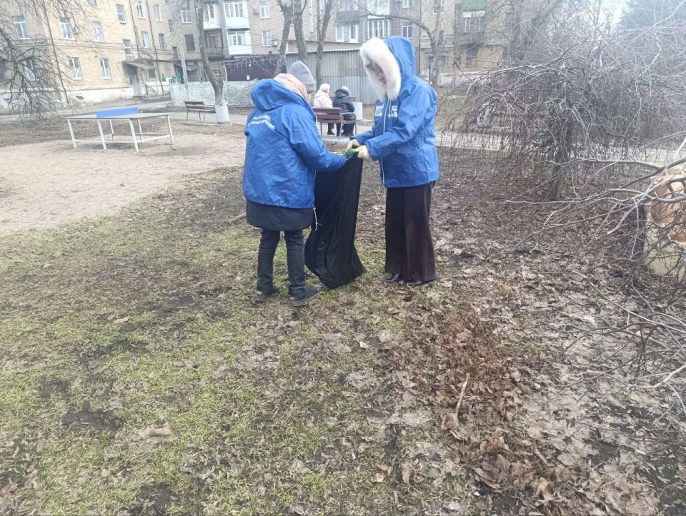 Активисты Ждановки присоединились к акции «Чистый четверг» Активисты Ждановки присоединились к акции «Чистый четверг»