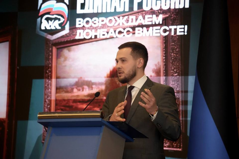 Первый зампред Правительства Владислав Очнев и вице-премьер Кирилл Макаров приняли участие в работе статсессии «Донбасс – наш дом» республиканского форума «Единой России» Первый зампред Правительства Владислав Очнев и вице-премьер Кирилл Макаров приняли участие в работе статсессии «Донбасс – наш дом» республиканского форума «Единой России»