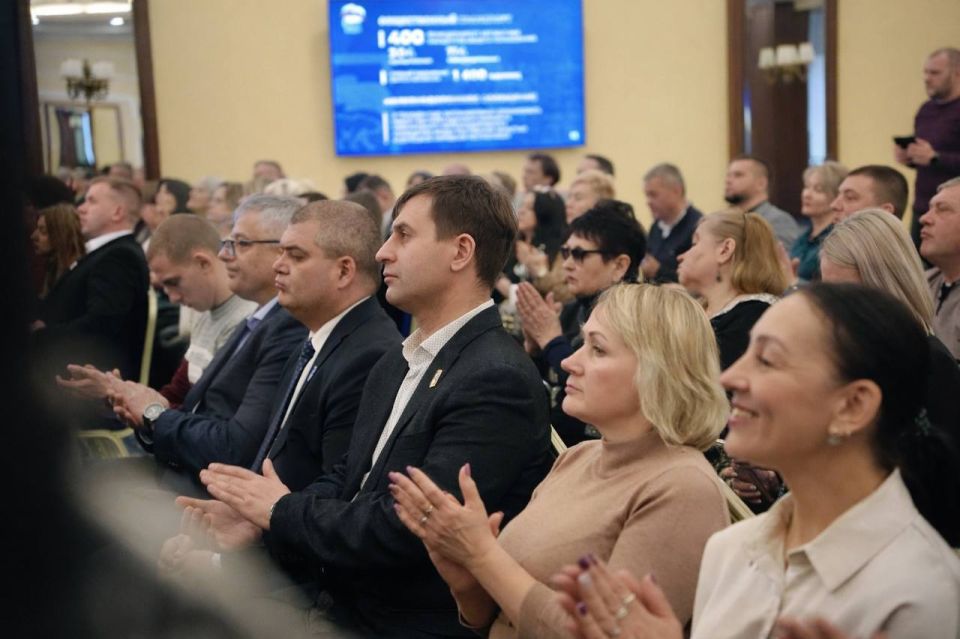 Первый зампред Правительства Владислав Очнев и вице-премьер Кирилл Макаров приняли участие в работе статсессии «Донбасс – наш дом» республиканского форума «Единой России» Первый зампред Правительства Владислав Очнев и вице-премьер Кирилл Макаров приняли участие в работе статсессии «Донбасс – наш дом» республиканского форума «Единой России»