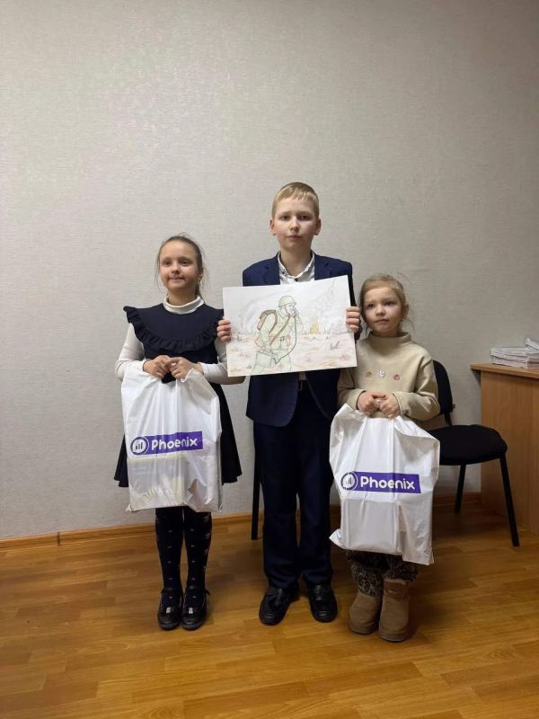 Донецким призёрам и финалистам конкурса рисунков доставлены заслуженные награды Донецким призёрам и финалистам конкурса рисунков доставлены заслуженные награды