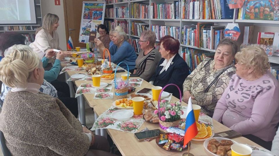 «Самым милым и любимым»: в Мангушской библиотеке поздравили женщин с 8 Марта «Самым милым и любимым»: в Мангушской библиотеке поздравили женщин с 8 Марта