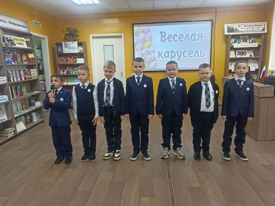 В библиотеке Кировского прошло мероприятие к Международному женскому дню В библиотеке Кировского прошло мероприятие к Международному женскому дню
