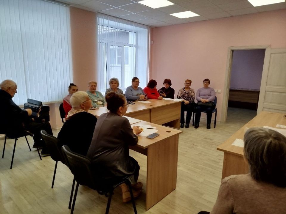 «Душой молодые, сердцем золотые» Волновахская библиотека провела дружеские посиделки ко Дню бабушек в Центре общения старшего поколения при СФР «Душой молодые, сердцем золотые» Волновахская библиотека провела дружеские посиделки ко Дню бабушек в Центре общения старшего поколения при СФР