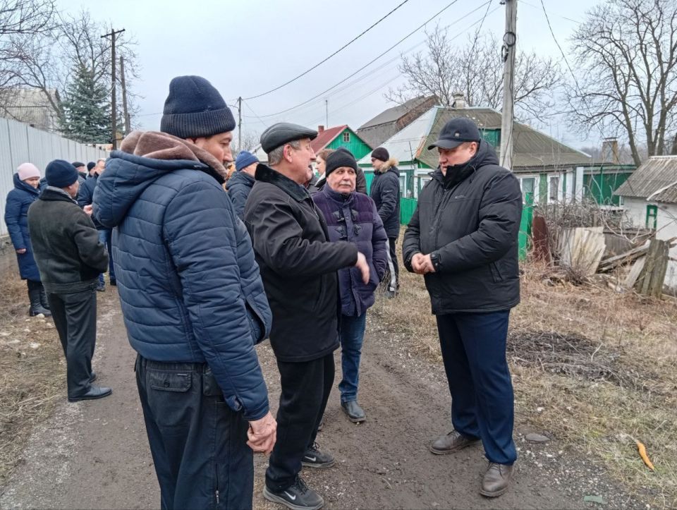 Валентин Левченко: Совместно с депутатом Донецкого городского совета фракции Единой России Сергеем Скидановым, провели встречу с жителями ул.Зои Космодемьянской микрорайона "Гладковка" Валентин Левченко: Совместно с депутатом Донецкого городского совета фракции Единой России Сергеем Скидановым, провели встречу с жителями ул.Зои Космодемьянской микрорайона "Гладковка"