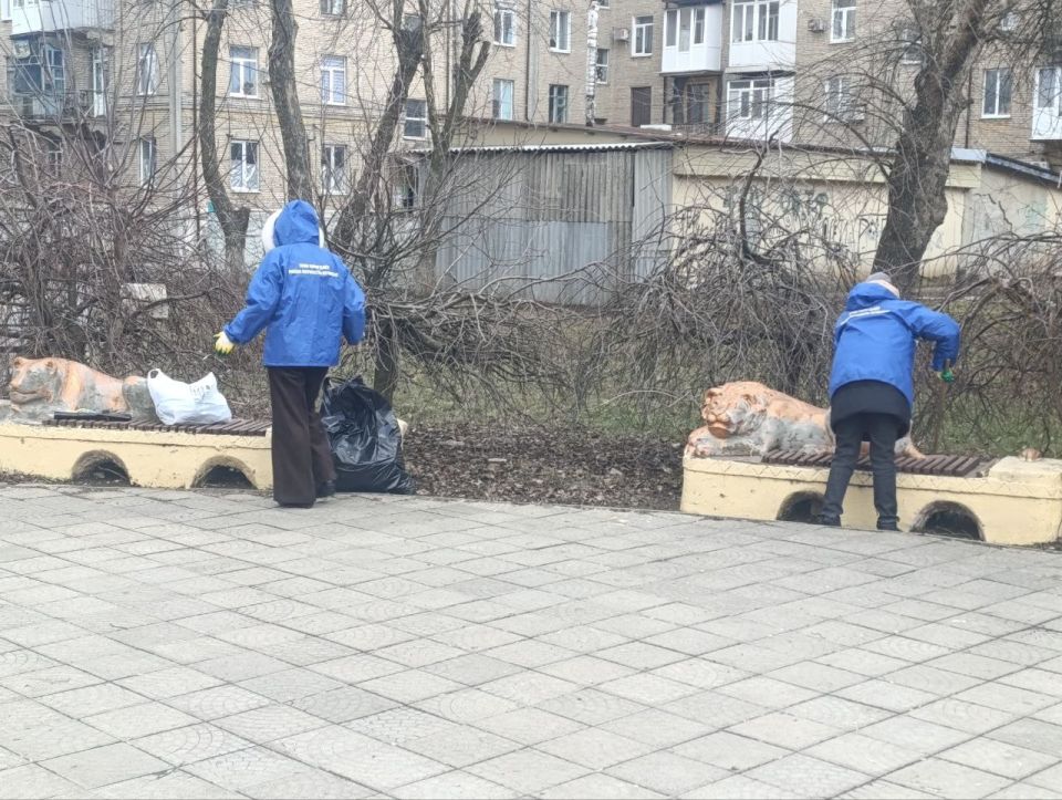 Активисты Ждановки присоединились к акции «Чистый четверг» Активисты Ждановки присоединились к акции «Чистый четверг»