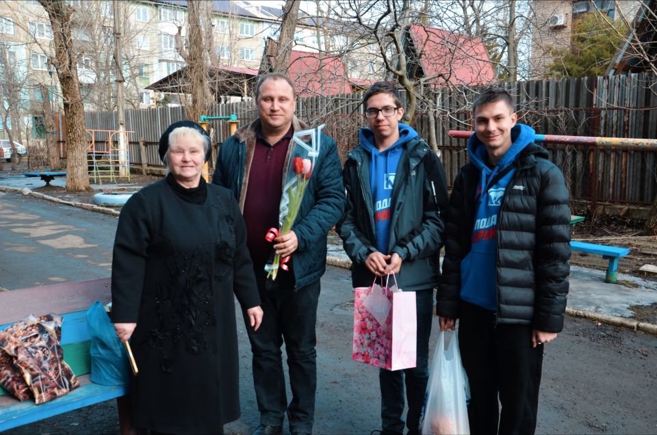 Отдаём низкий поклон матерям Героев Отдаём низкий поклон матерям Героев