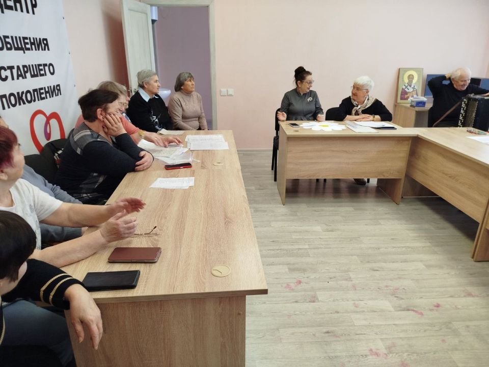 «Душой молодые, сердцем золотые» Волновахская библиотека провела дружеские посиделки ко Дню бабушек в Центре общения старшего поколения при СФР «Душой молодые, сердцем золотые» Волновахская библиотека провела дружеские посиделки ко Дню бабушек в Центре общения старшего поколения при СФР