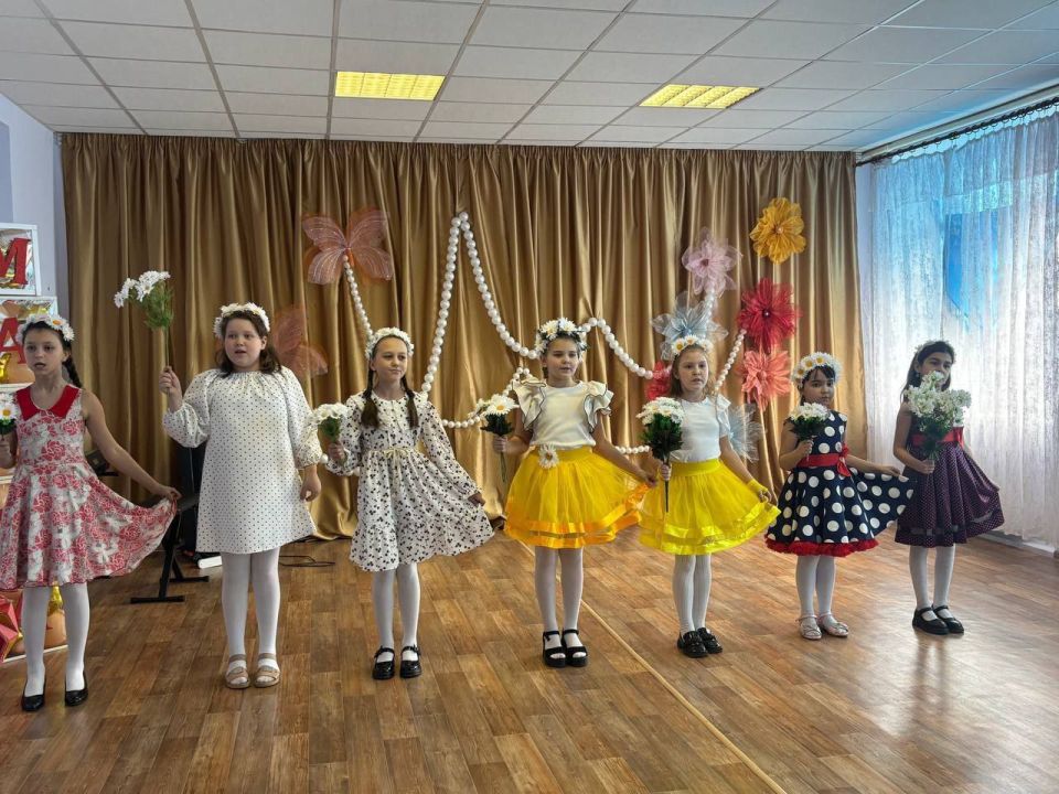 В преддверии Международного женского дня в ГБОУ "Школа # 3 г. о. Дебальцево" состоялся удивительный концерт, посвященный мамам, бабушкам, учителям и всем-всем женщинам В преддверии Международного женского дня в ГБОУ "Школа # 3 г. о. Дебальцево" состоялся удивительный концерт, посвященный мамам, бабушкам, учителям и всем-всем женщинам