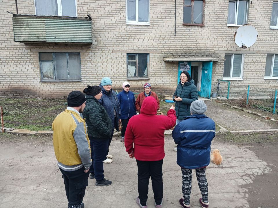 Заведующая Новоселовским территориальным сектором встретилась с жителями многоквартирных домов Заведующая Новоселовским территориальным сектором встретилась с жителями многоквартирных домов