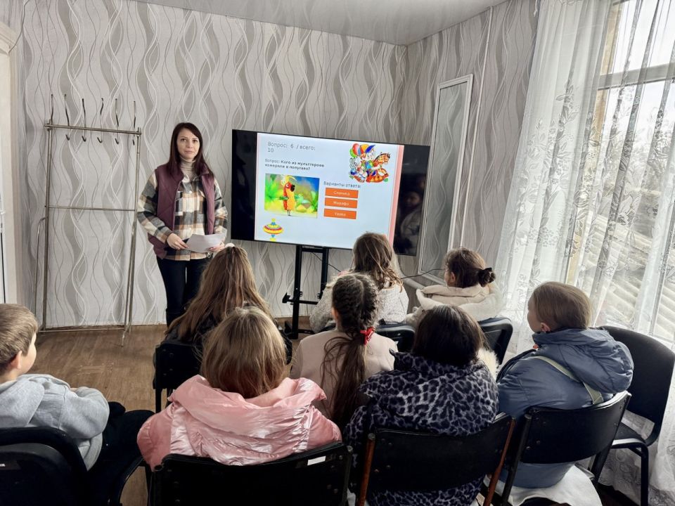 В Новозарьевском центре культуры прошла мульти-викторина «Академия сказочных наук» В Новозарьевском центре культуры прошла мульти-викторина «Академия сказочных наук»