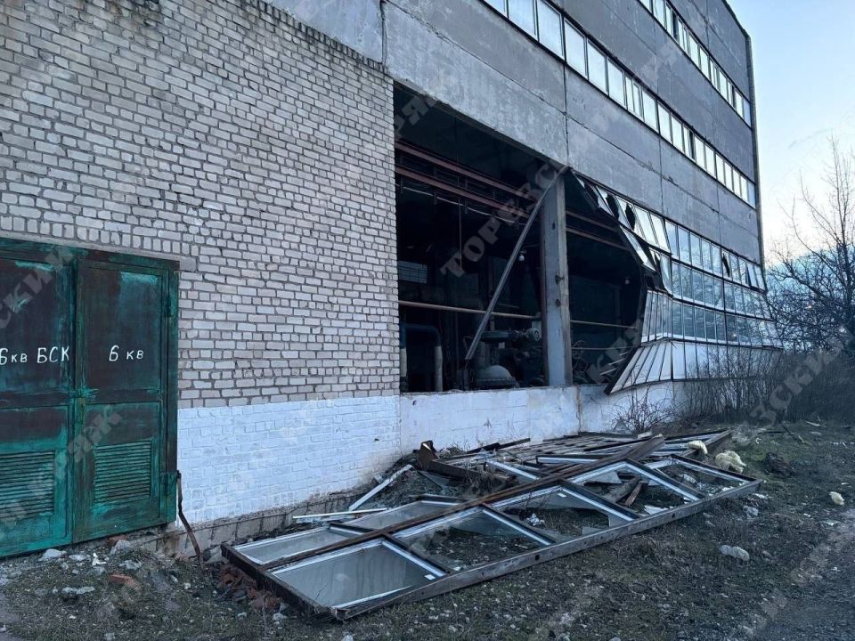 Появились фотографии с Кировского, где ночью произошло ЧП Появились фотографии с Кировского, где ночью произошло ЧП