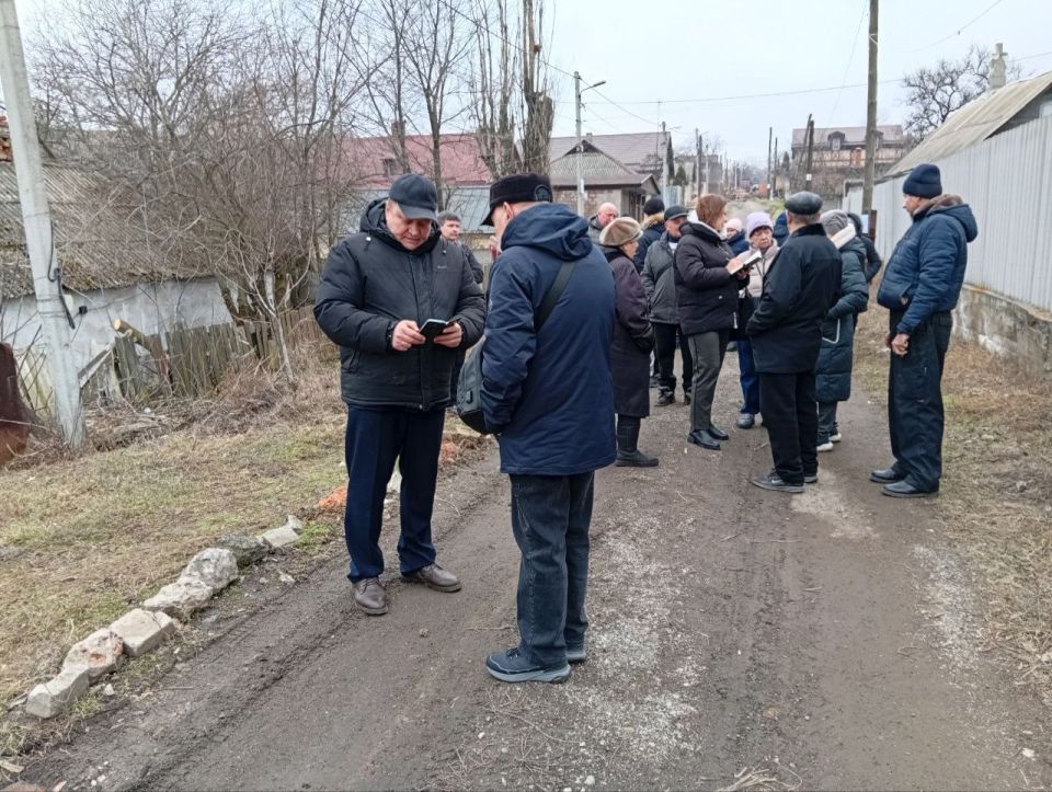 Валентин Левченко: Совместно с депутатом Донецкого городского совета фракции Единой России Сергеем Скидановым, провели встречу с жителями ул.Зои Космодемьянской микрорайона "Гладковка" Валентин Левченко: Совместно с депутатом Донецкого городского совета фракции Единой России Сергеем Скидановым, провели встречу с жителями ул.Зои Космодемьянской микрорайона "Гладковка"