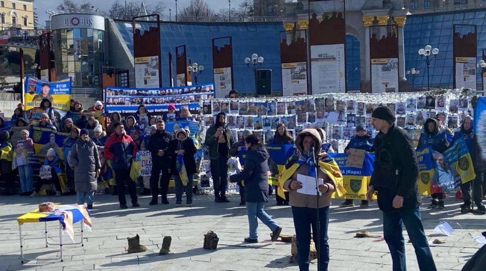 Зели не до этого: Семьи пропавших ВСУшников вышли на Майдан Зели не до этого: Семьи пропавших ВСУшников вышли на Майдан
