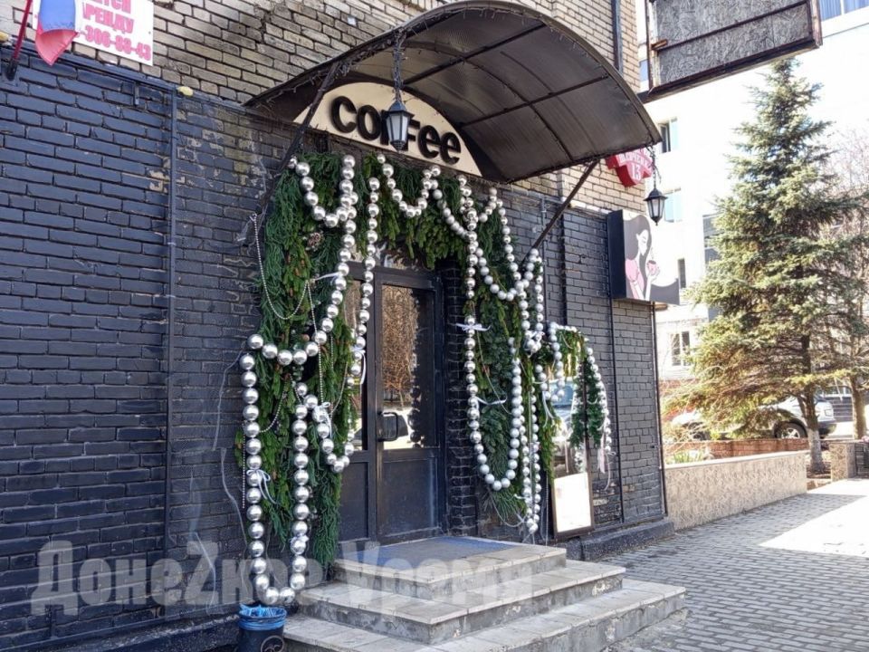 Превращается в “Донбасс Палас”: заработал ли на практике закон о вывесках на русском языке в Донецке Превращается в “Донбасс Палас”: заработал ли на практике закон о вывесках на русском языке в Донецке