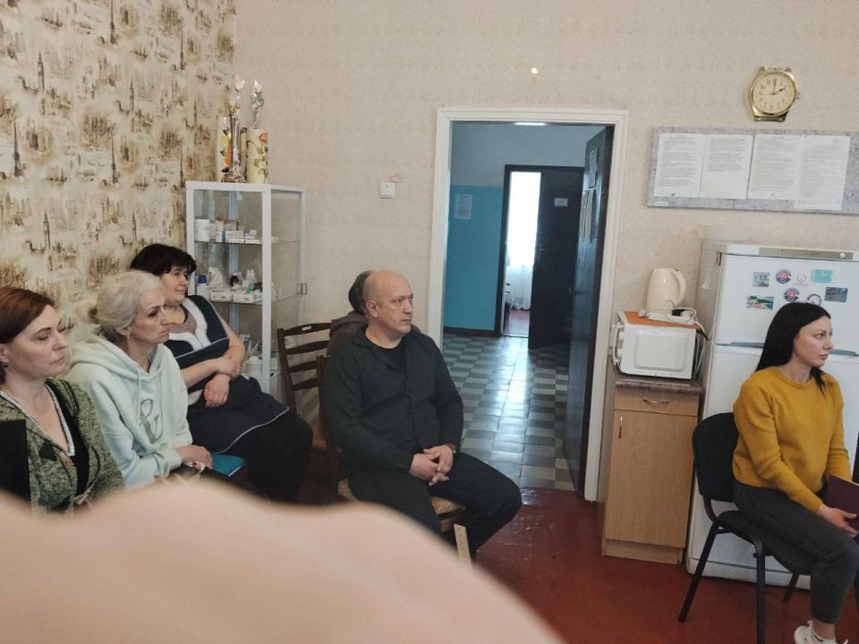 Сегодня заместитель главы Администрации городского округа Харцызск Юлия Михайленко провела встречу с трудовым коллективом МБУ ДО СШ № 2 г. Харцызска Сегодня заместитель главы Администрации городского округа Харцызск Юлия Михайленко провела встречу с трудовым коллективом МБУ ДО СШ № 2 г. Харцызска