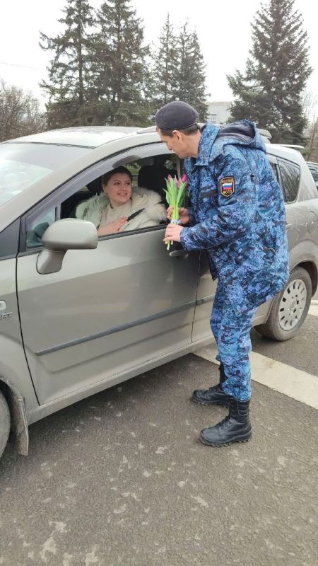Сотрудники ГУФССП России по Донецкой Народной Республике поддержали акцию «Вам, любимые!» в честь Международного женского дня Сотрудники ГУФССП России по Донецкой Народной Республике поддержали акцию «Вам, любимые!» в честь Международного женского дня