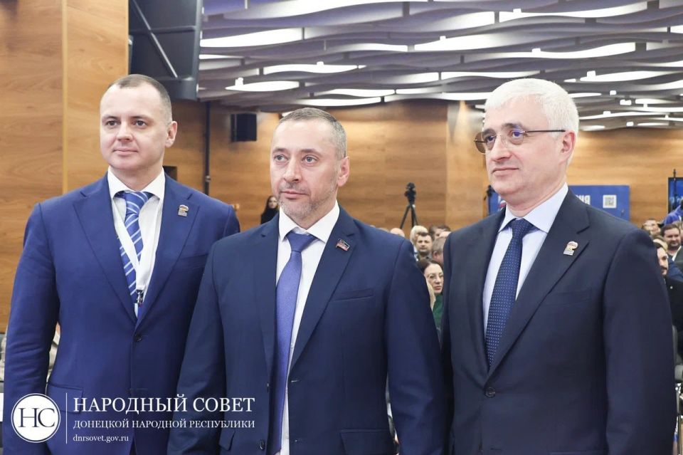 Глава Донецкой Народной Республики Денис Пушилин, Член президиума Генерального совета Партии «ЕДИНАЯ РОССИЯ», заместитель председателя Комитета Государственной Думы Федерального Собрания Российской Федерации по малому и... Глава Донецкой Народной Республики Денис Пушилин, Член президиума Генерального совета Партии «ЕДИНАЯ РОССИЯ», заместитель председателя Комитета Государственной Думы Федерального Собрания Российской Федерации по малому и...