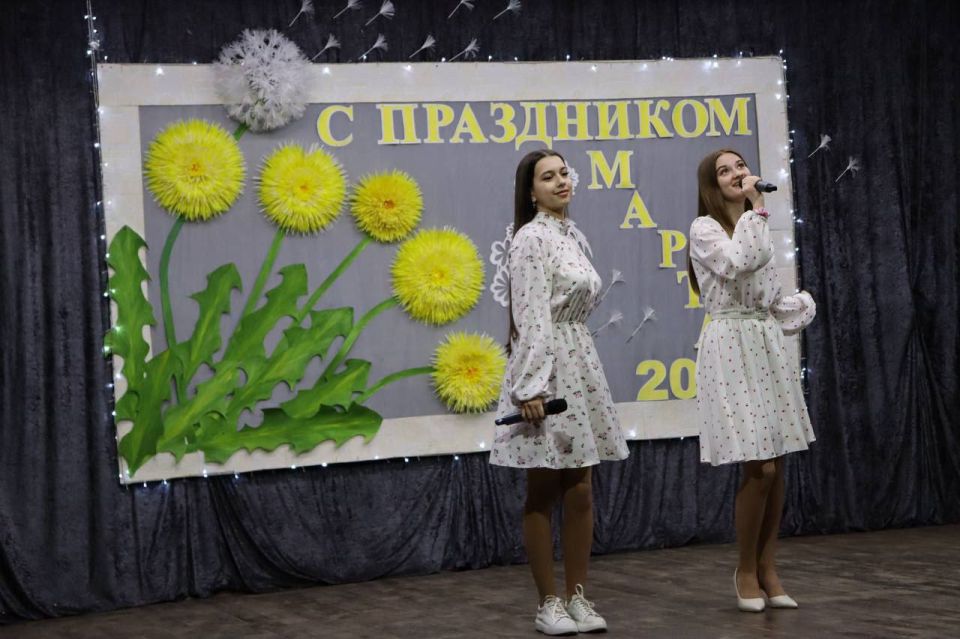 5 марта, в Юрьевском сельском клубе состоялся концерт «8 марта — день радости и красоты», посвященный Международному женскому дню, в рамках партийного проекта «Крепкая семья» 5 марта, в Юрьевском сельском клубе состоялся концерт «8 марта — день радости и красоты», посвященный Международному женскому дню, в рамках партийного проекта «Крепкая семья»
