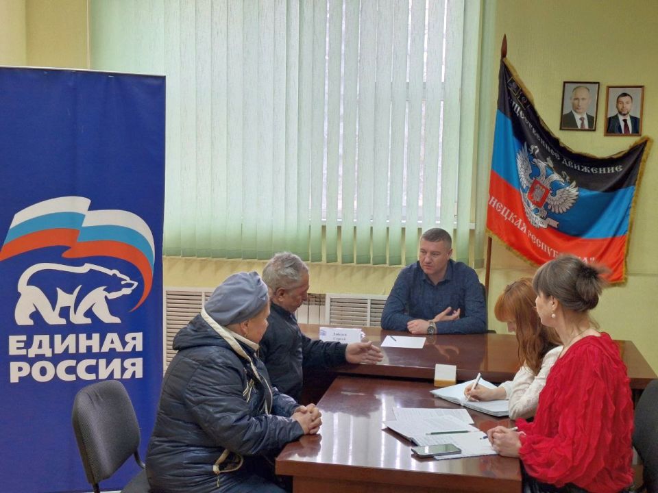 Первый замглавы администрации Шахтерского округа ответил на вопросы жителей Первый замглавы администрации Шахтерского округа ответил на вопросы жителей
