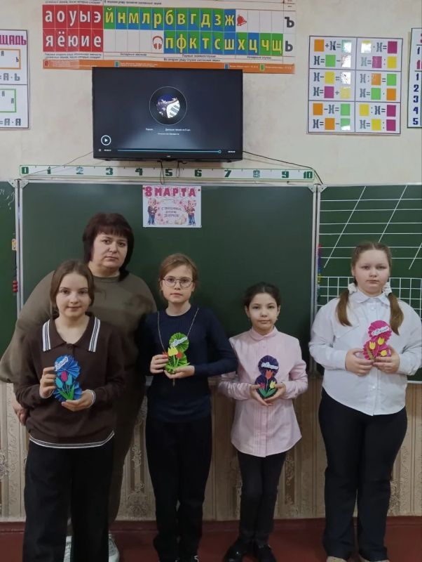 Накануне Международного женского дня, сотрудники библиотекифилиала №1 провели мастеркласс «Великолепная восьмерка» для учеников 4«А» класса ГБОУ СШ №19 Накануне Международного женского дня, сотрудники библиотекифилиала №1 провели мастеркласс «Великолепная восьмерка» для учеников 4«А» класса ГБОУ СШ №19
