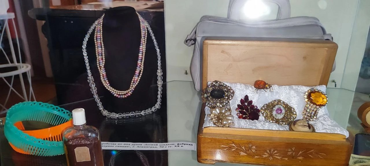 В атмосфере весеннего предпраздничного настроения в МБУ «Музей истории города Харцызска» открылась выставка к Международному женскому Дню 8 Марта «Быть женщиной – это искусство» В атмосфере весеннего предпраздничного настроения в МБУ «Музей истории города Харцызска» открылась выставка к Международному женскому Дню 8 Марта «Быть женщиной – это искусство»