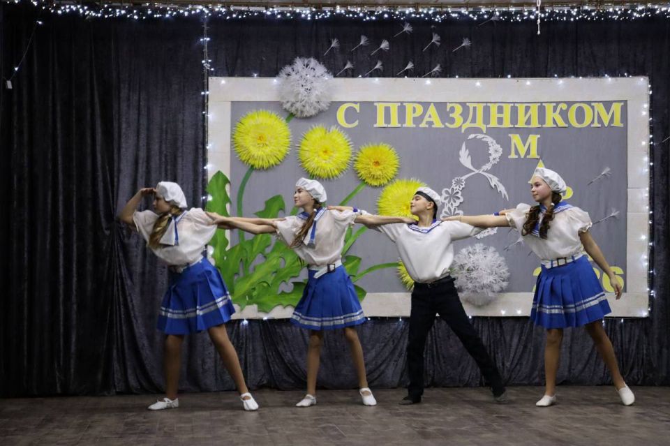 5 марта, в Юрьевском сельском клубе состоялся концерт «8 марта — день радости и красоты», посвященный Международному женскому дню, в рамках партийного проекта «Крепкая семья» 5 марта, в Юрьевском сельском клубе состоялся концерт «8 марта — день радости и красоты», посвященный Международному женскому дню, в рамках партийного проекта «Крепкая семья»