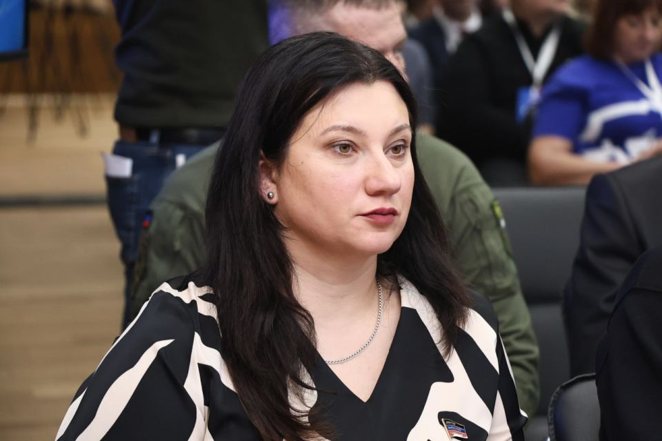 Глава Донецкой Народной Республики Денис Пушилин, гости Республики, первый заместитель Председателя Народного Совета ДНР Сергей Прокопенко и депутаты фракции «Единая Россия» в Народном Совете ДНР приняли участие в... Глава Донецкой Народной Республики Денис Пушилин, гости Республики, первый заместитель Председателя Народного Совета ДНР Сергей Прокопенко и депутаты фракции «Единая Россия» в Народном Совете ДНР приняли участие в...