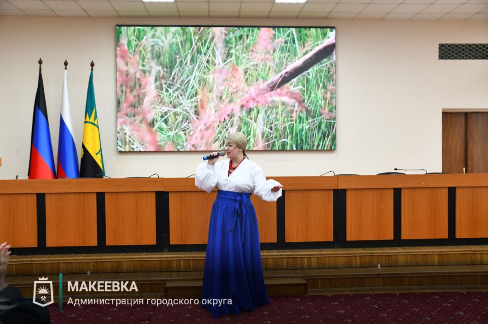 Прекрасные женщины Макеевки получили заслуженные награды к 8 Марта Прекрасные женщины Макеевки получили заслуженные награды к 8 Марта