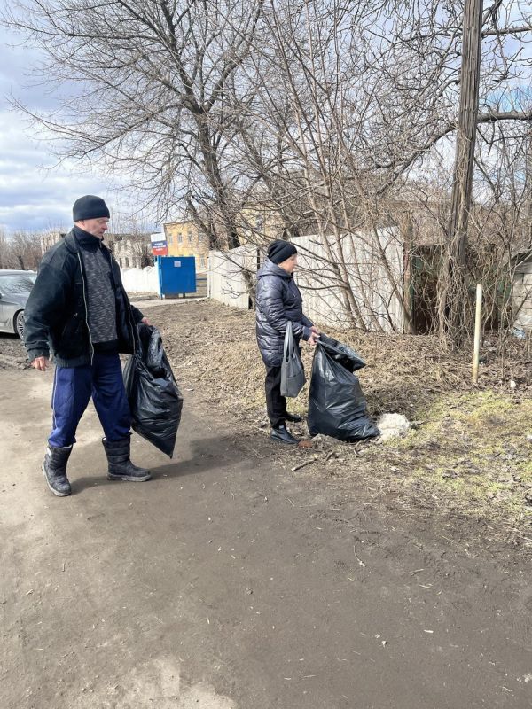 5 марта в Червоногвардейском районе осуществляются работы по уборке территории силами предприятий, учреждений и организаций района в рамках партийного проекта Единой России «Городская среда» 5 марта в Червоногвардейском районе осуществляются работы по уборке территории силами предприятий, учреждений и организаций района в рамках партийного проекта Единой России «Городская среда»