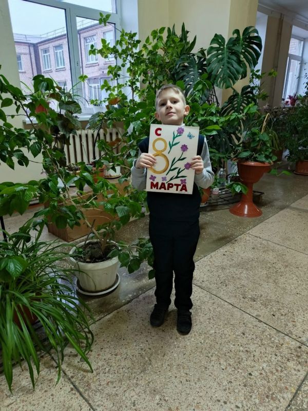 В школах Ждановки прошли праздничные мероприятия, посвящённые Международному женскому дню В школах Ждановки прошли праздничные мероприятия, посвящённые Международному женскому дню
