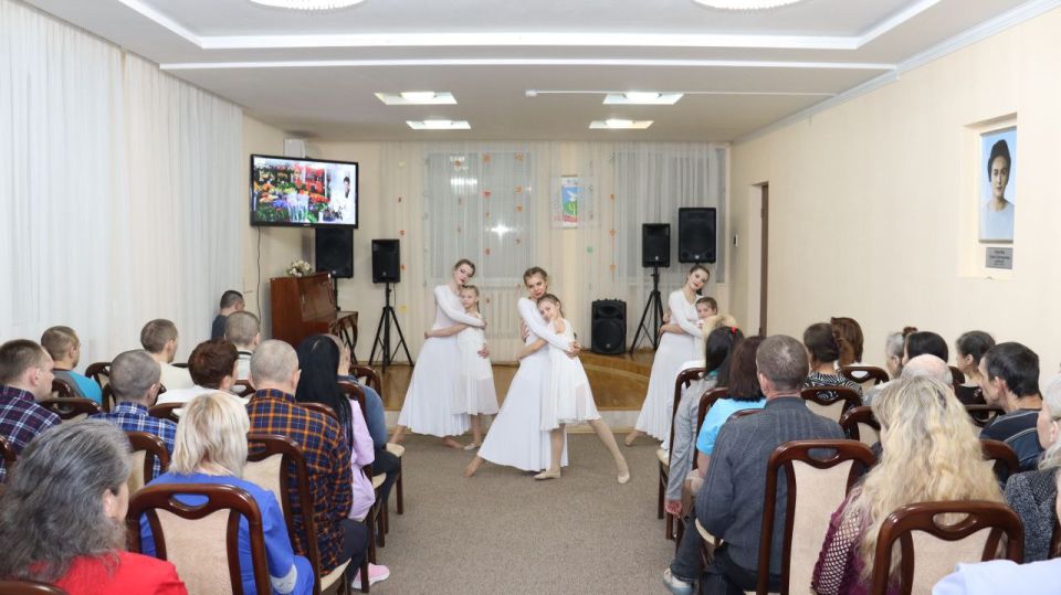 Вы заметили, что небо стало выше и светлее, а солнечные лучи с каждым днём становятся ласковее и теплее? Вы заметили, что небо стало выше и светлее, а солнечные лучи с каждым днём становятся ласковее и теплее?