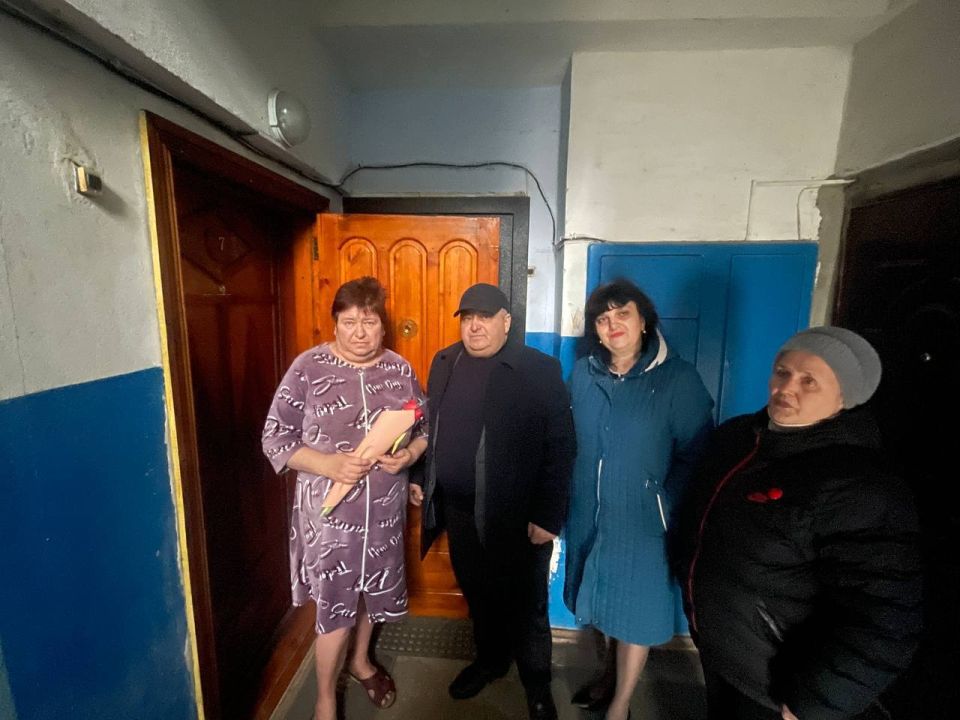 В канун Международного женского дня, когда весна наполняет сердца теплом и нежностью, в Мангушском округе традиционно проходит акция «Вам, Любимым!» В канун Международного женского дня, когда весна наполняет сердца теплом и нежностью, в Мангушском округе традиционно проходит акция «Вам, Любимым!»