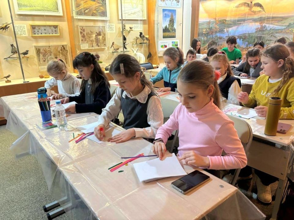 Накануне 8 Марта воспитанницы группы продлённого дня ГБОУ "НШ № 5 Г.О. МАКЕЕВКА" отправились в Макеевский художественно-краеведческий музей на праздничное мероприятие Накануне 8 Марта воспитанницы группы продлённого дня ГБОУ "НШ № 5 Г.О. МАКЕЕВКА" отправились в Макеевский художественно-краеведческий музей на праздничное мероприятие