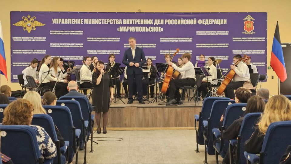 В УМВД России «Мариупольское» прошел праздничный концерт