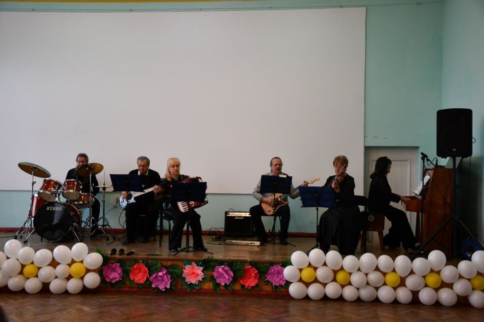 Сергей Желновач: В преддверии Международного женского дня в Дебальцево состоялось торжественное мероприятие, посвященное прекрасной половине человечества, где чествовали тех, кто своим трудом и талантом вносит неоценимый... Сергей Желновач: В преддверии Международного женского дня в Дебальцево состоялось торжественное мероприятие, посвященное прекрасной половине человечества, где чествовали тех, кто своим трудом и талантом вносит неоценимый...