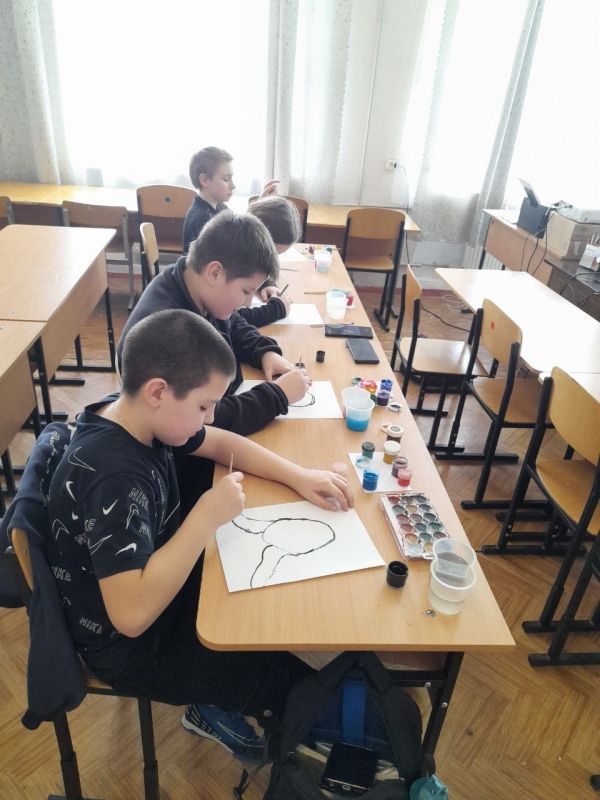 В нашей школе в преддверии 8 Марта ребята приготовили особенный подарок для своих мам — трогательные открытки, сделанные своими руками! В нашей школе в преддверии 8 Марта ребята приготовили особенный подарок для своих мам — трогательные открытки, сделанные своими руками!
