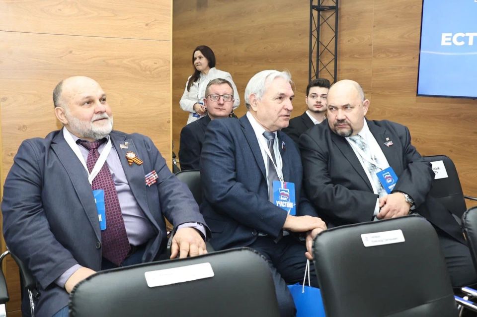 Глава Донецкой Народной Республики Денис Пушилин, гости Республики, первый заместитель Председателя Народного Совета ДНР Сергей Прокопенко и депутаты фракции «Единая Россия» в Народном Совете ДНР приняли участие в... Глава Донецкой Народной Республики Денис Пушилин, гости Республики, первый заместитель Председателя Народного Совета ДНР Сергей Прокопенко и депутаты фракции «Единая Россия» в Народном Совете ДНР приняли участие в...