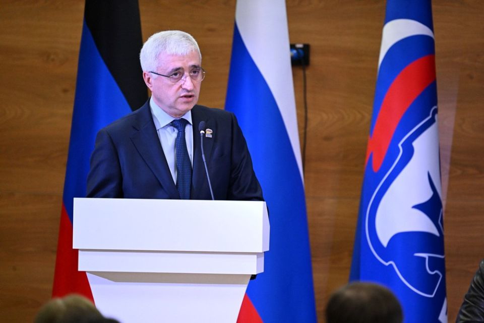 Глава Донецкой Народной Республики Денис Пушилин, Член президиума Генерального совета Партии «ЕДИНАЯ РОССИЯ», заместитель председателя Комитета Государственной Думы Федерального Собрания Российской Федерации по малому и... Глава Донецкой Народной Республики Денис Пушилин, Член президиума Генерального совета Партии «ЕДИНАЯ РОССИЯ», заместитель председателя Комитета Государственной Думы Федерального Собрания Российской Федерации по малому и...
