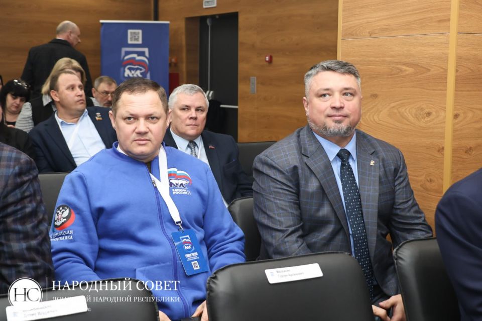 Глава Донецкой Народной Республики Денис Пушилин, Член президиума Генерального совета Партии «ЕДИНАЯ РОССИЯ», заместитель председателя Комитета Государственной Думы Федерального Собрания Российской Федерации по малому и... Глава Донецкой Народной Республики Денис Пушилин, Член президиума Генерального совета Партии «ЕДИНАЯ РОССИЯ», заместитель председателя Комитета Государственной Думы Федерального Собрания Российской Федерации по малому и...