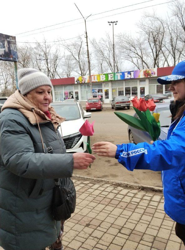 Сегодня, 6 марта, в преддверии Международного женского дня – 8 Марта в Червоногвардейском районе прошла акция «Вам, любимые!» в рамках партийного проекта «Женское движение Единой России» Сегодня, 6 марта, в преддверии Международного женского дня – 8 Марта в Червоногвардейском районе прошла акция «Вам, любимые!» в рамках партийного проекта «Женское движение Единой России»