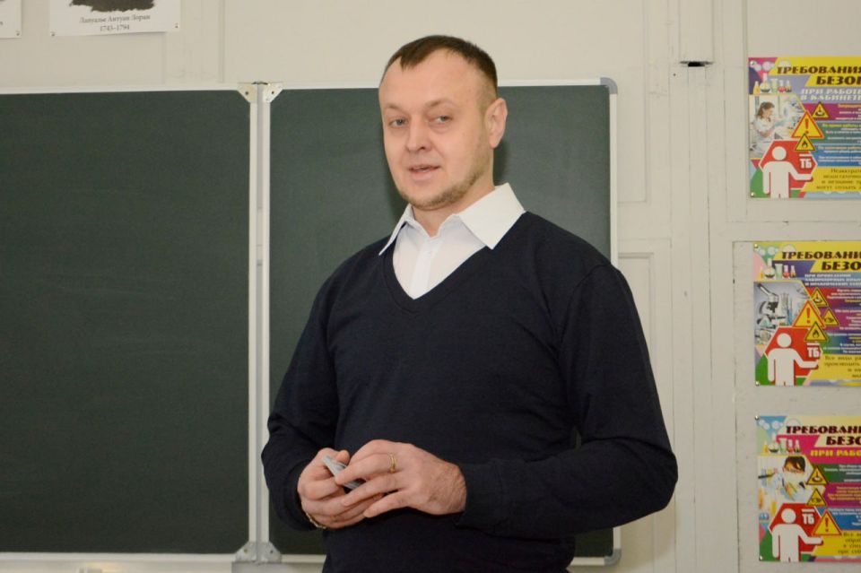 Алексей Дорофеев: Сегодня вместе с коллегой - депутатом муниципального образования городского округа Харцызск Александром Прописновым - вручили удостоверения новым народным контролёрам Алексей Дорофеев: Сегодня вместе с коллегой - депутатом муниципального образования городского округа Харцызск Александром Прописновым - вручили удостоверения новым народным контролёрам