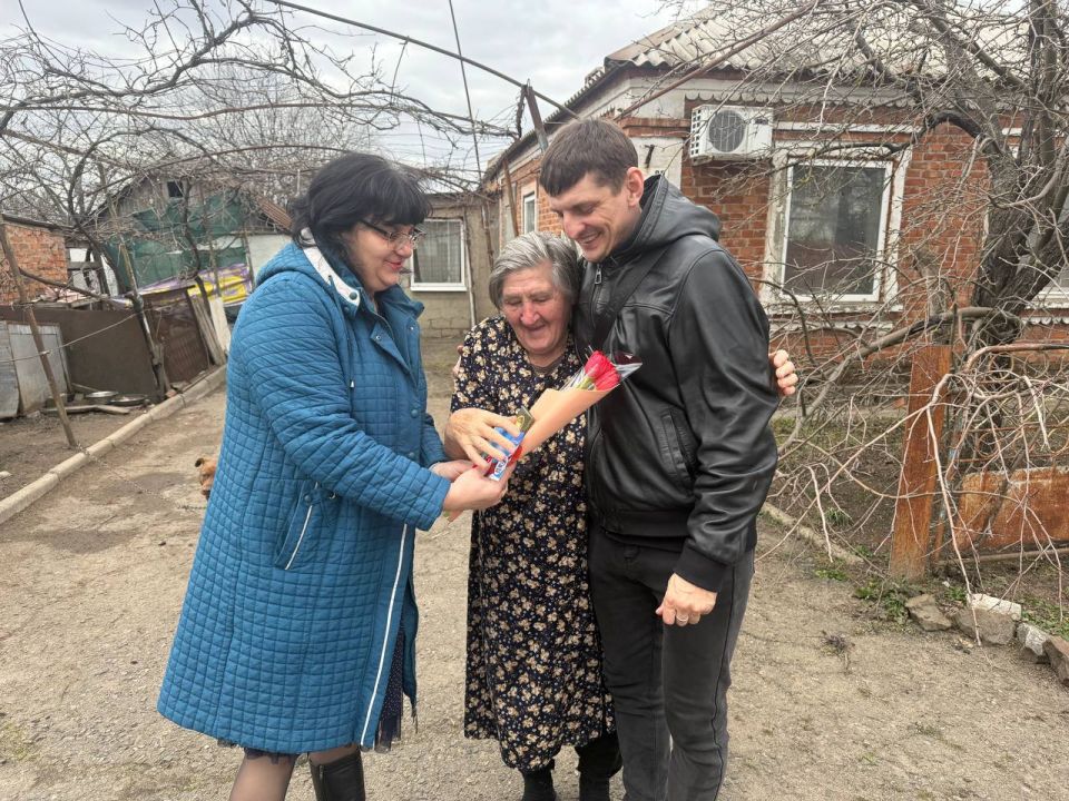 В канун Международного женского дня, когда весна наполняет сердца теплом и нежностью, в Мангушском округе традиционно проходит акция «Вам, Любимым!» В канун Международного женского дня, когда весна наполняет сердца теплом и нежностью, в Мангушском округе традиционно проходит акция «Вам, Любимым!»