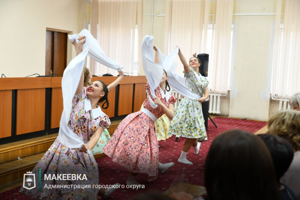 Прекрасные женщины Макеевки получили заслуженные награды к 8 Марта Прекрасные женщины Макеевки получили заслуженные награды к 8 Марта
