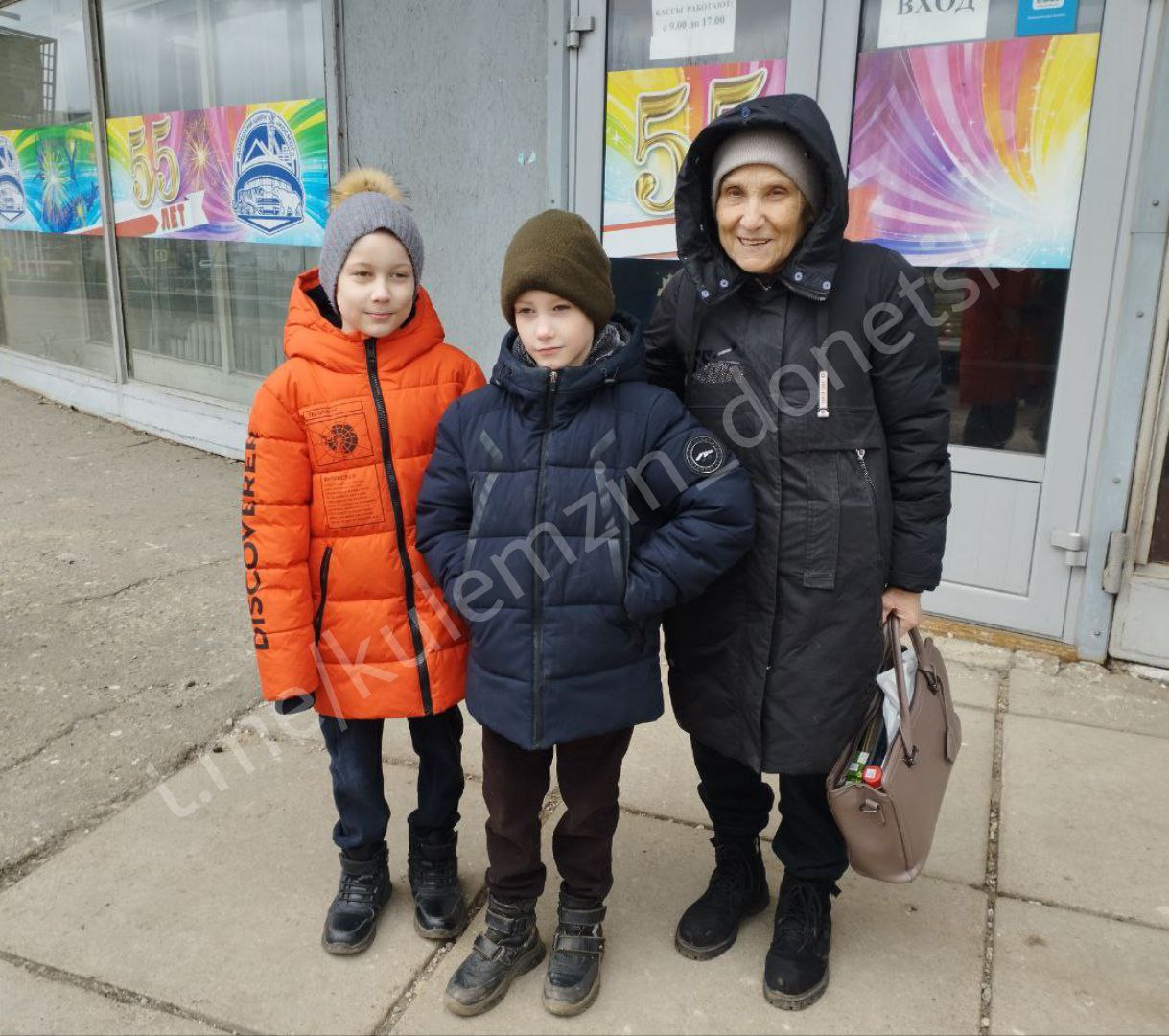 Сотрудники управления опеки и попечительства г.о. Донецк при поддержке Дома работников культуры и дирекции Донецкого цирка «Космос» организовали посещение циркового представления «Джемелли» для детей, лишённых родительского... Сотрудники управления опеки и попечительства г.о. Донецк при поддержке Дома работников культуры и дирекции Донецкого цирка «Космос» организовали посещение циркового представления «Джемелли» для детей, лишённых родительского...